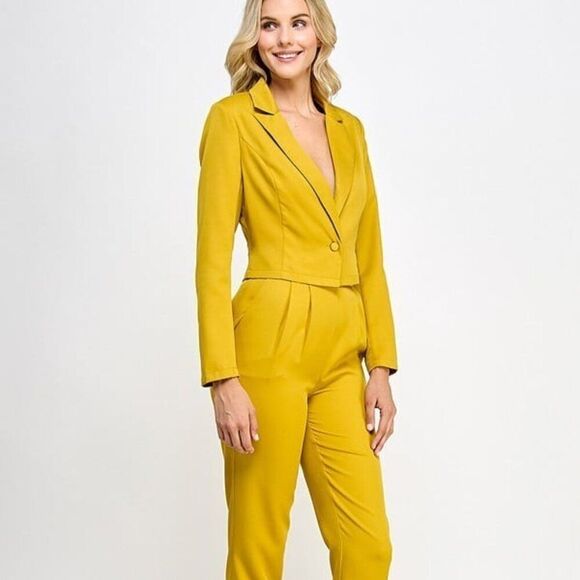 Single button crop blazer with tailored pants set‎ - Picture 3 of 5